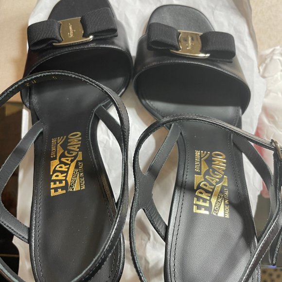 Ferragamo Gabriela Vara Bow Ankle Strap High Heel Sandals - Picture 4 of 9